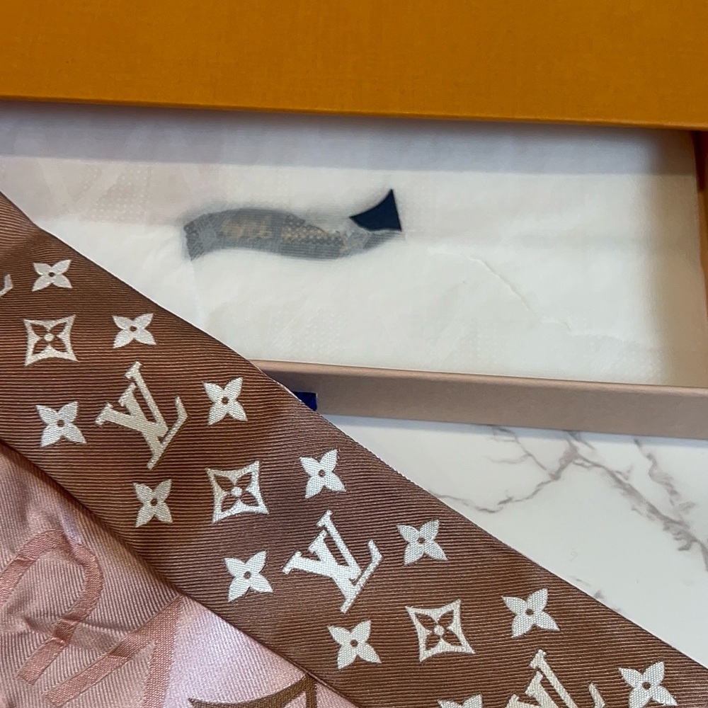 Louis Vuitton Monogram Bandeau - Picture 4 of 4